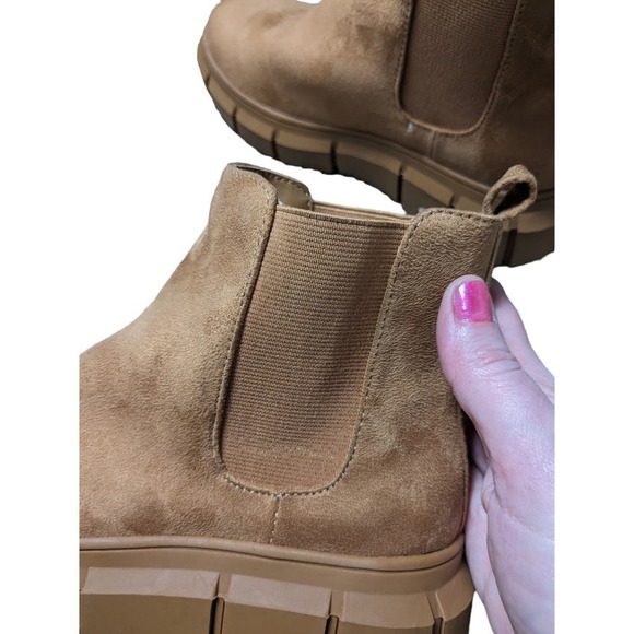 BP. NWOB Niya Lug Sole Chelsea Boot size 6 - Picture 7 of 9